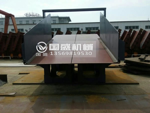 三臺(tái)板振動(dòng)放礦機(jī) 三臺(tái)板振動(dòng)放礦機(jī)